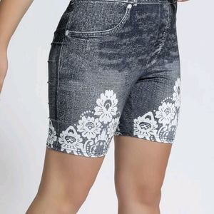 Floral print biker shorts with butterfly print top